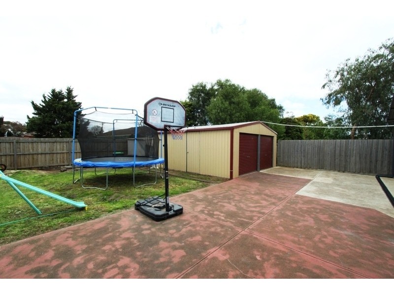 13 Bourke Road, Melton South VIC 3338