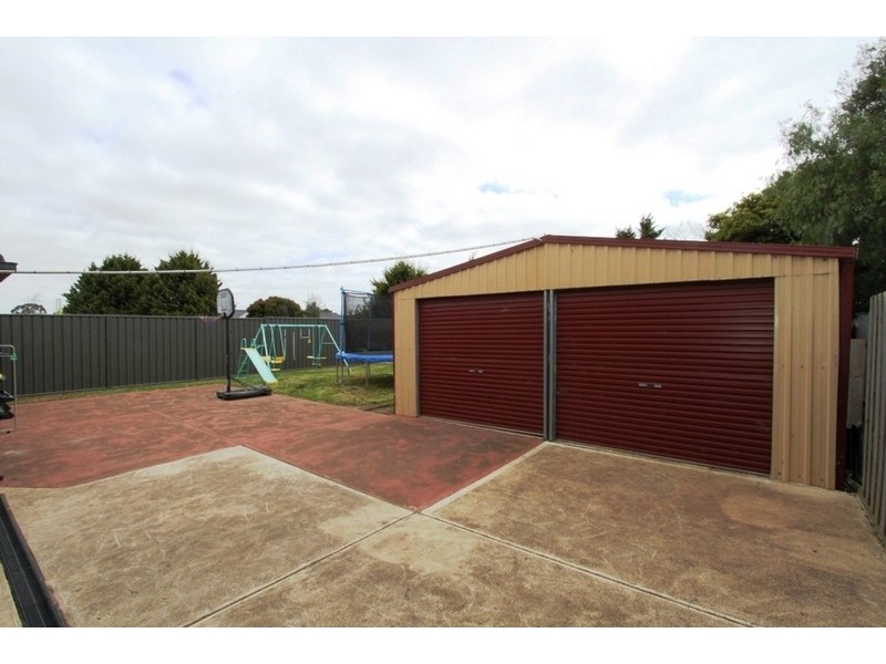 13 Bourke Road, Melton South VIC 3338