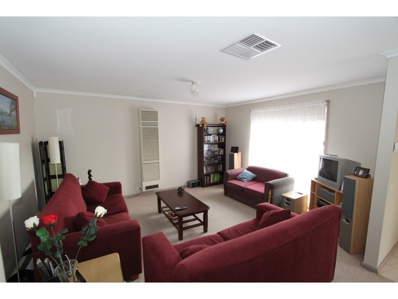 6/35 Wickham Street, Melton South VIC 3338