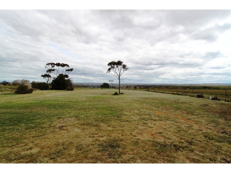 22 Hopetoun Park Road, Bacchus Marsh VIC 3340