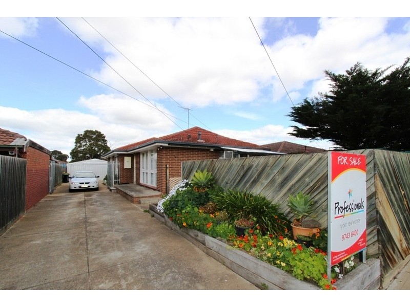 31 Blackwood Drive, Melton South VIC 3338