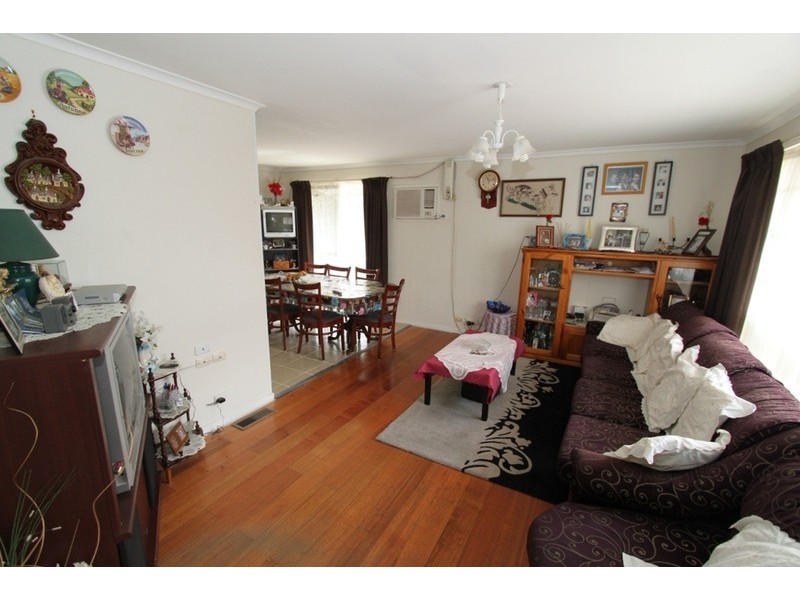 31 Blackwood Drive, Melton South VIC 3338