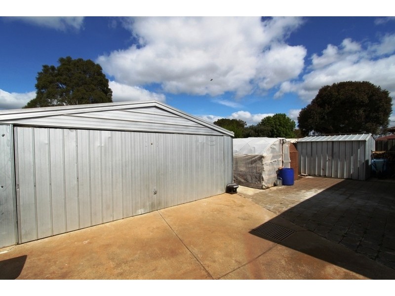 31 Blackwood Drive, Melton South VIC 3338