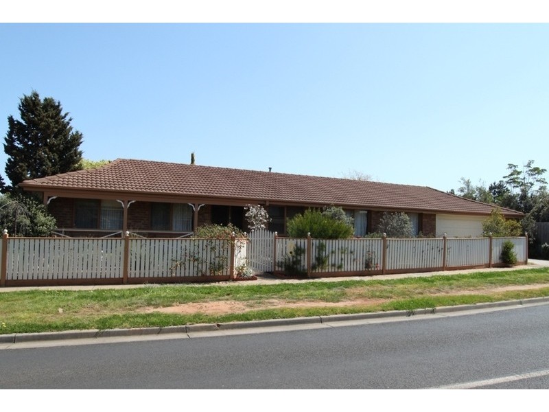 1 Hilton Way, Melton West VIC 3337