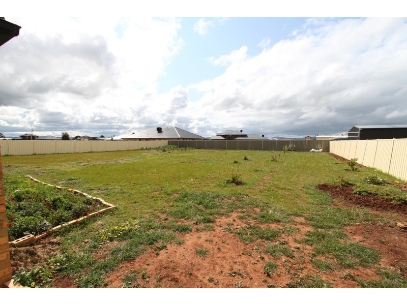 24 Highfield Way, Kurunjang VIC 3337