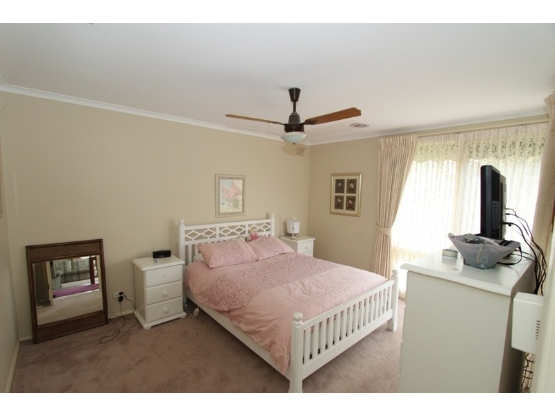 1 Brixton Place, Melton VIC 3337