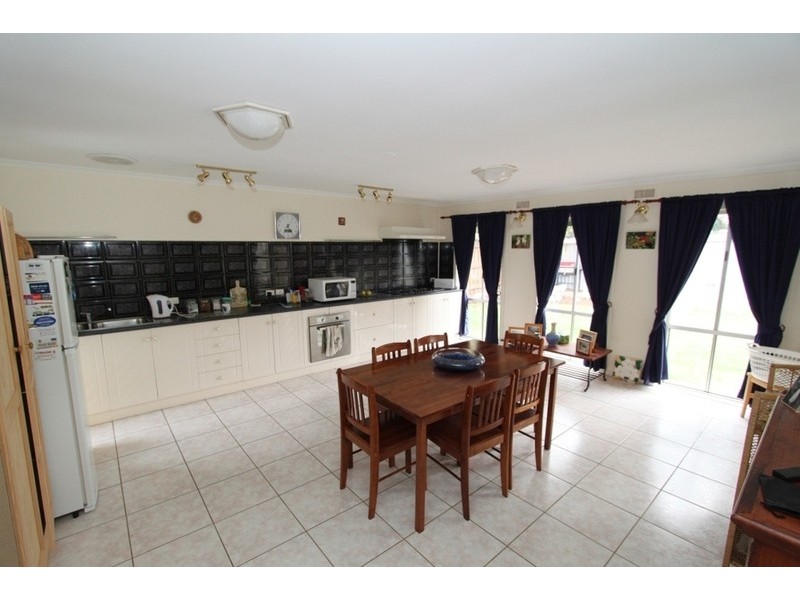 7 Tamar Drive, Melton South VIC 3338