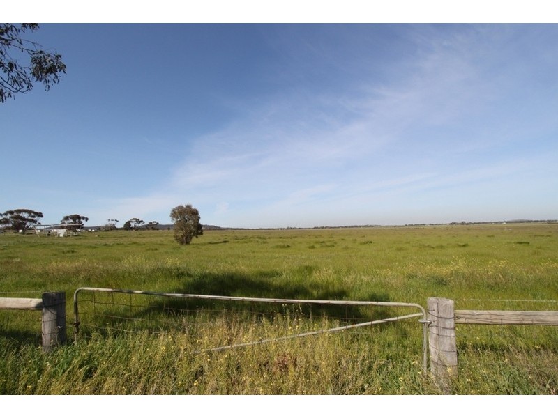 1048 Coburns Road, Melton VIC 3337