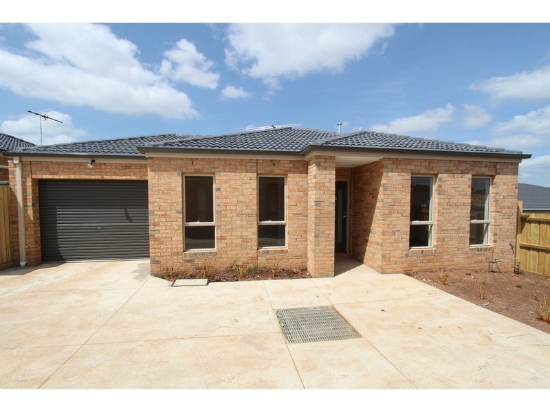 12/4 Blackknight Way, Kurunjang VIC 3337