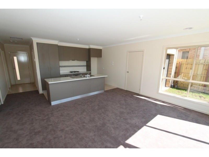 12/4 Blackknight Way, Kurunjang VIC 3337