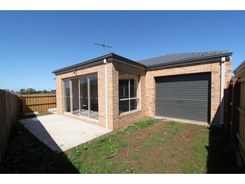 12/4 Blackknight Way, Kurunjang VIC 3337