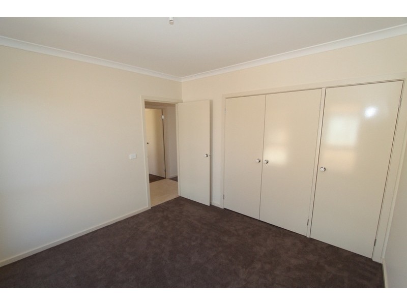 12/4 Blackknight Way, Kurunjang VIC 3337