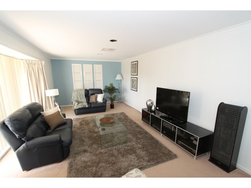 26 Gloaming Ride, Melton VIC 3337