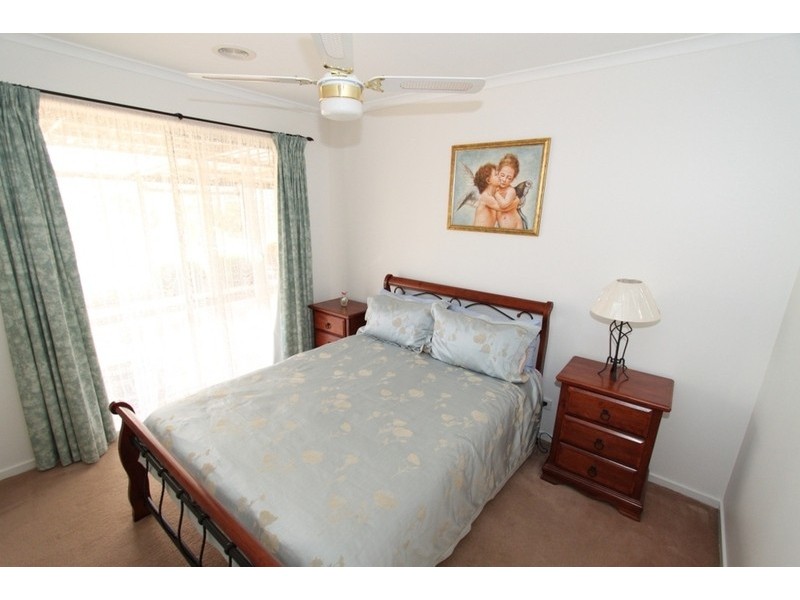 26 Gloaming Ride, Melton VIC 3337