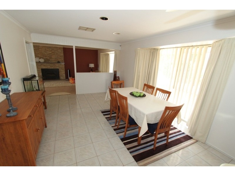 26 Gloaming Ride, Melton VIC 3337