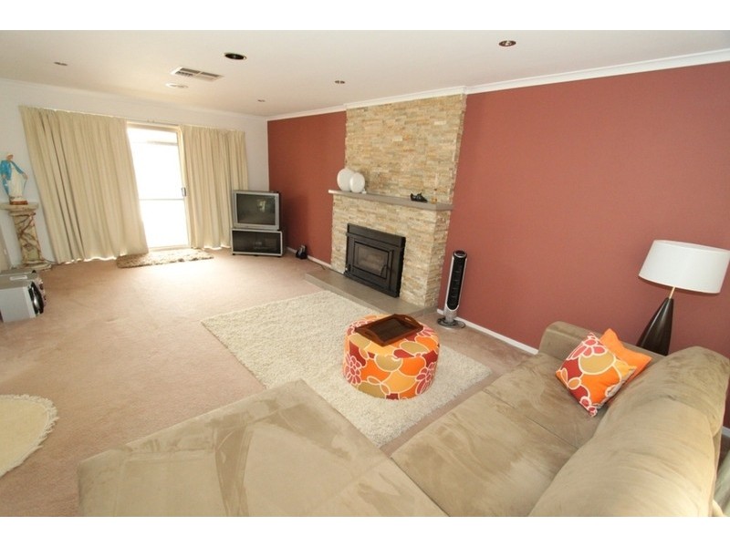 26 Gloaming Ride, Melton VIC 3337