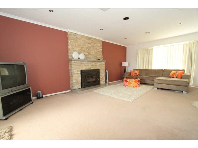 26 Gloaming Ride, Melton VIC 3337