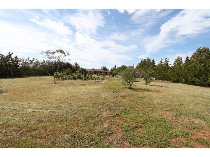 26 Gloaming Ride, Melton VIC 3337