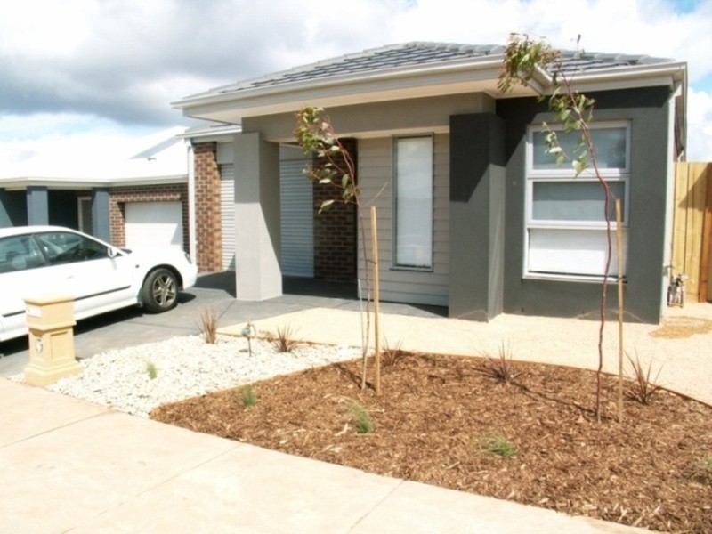 27 Peter Pan Crescent, Melton VIC 3337