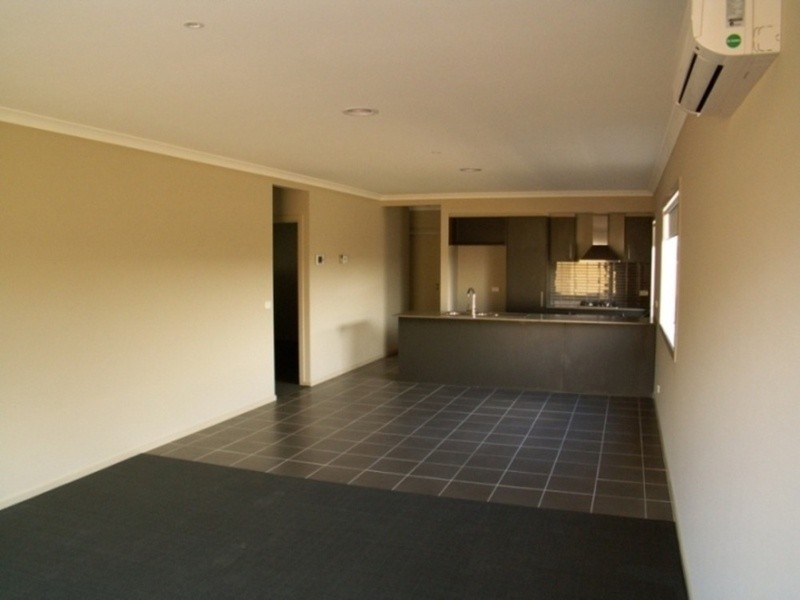 27 Peter Pan Crescent, Melton VIC 3337