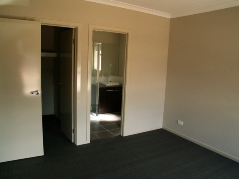 27 Peter Pan Crescent, Melton VIC 3337