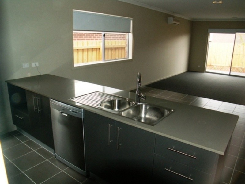 27 Peter Pan Crescent, Melton VIC 3337