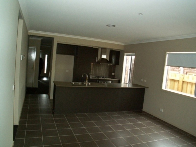 27 Peter Pan Crescent, Melton VIC 3337