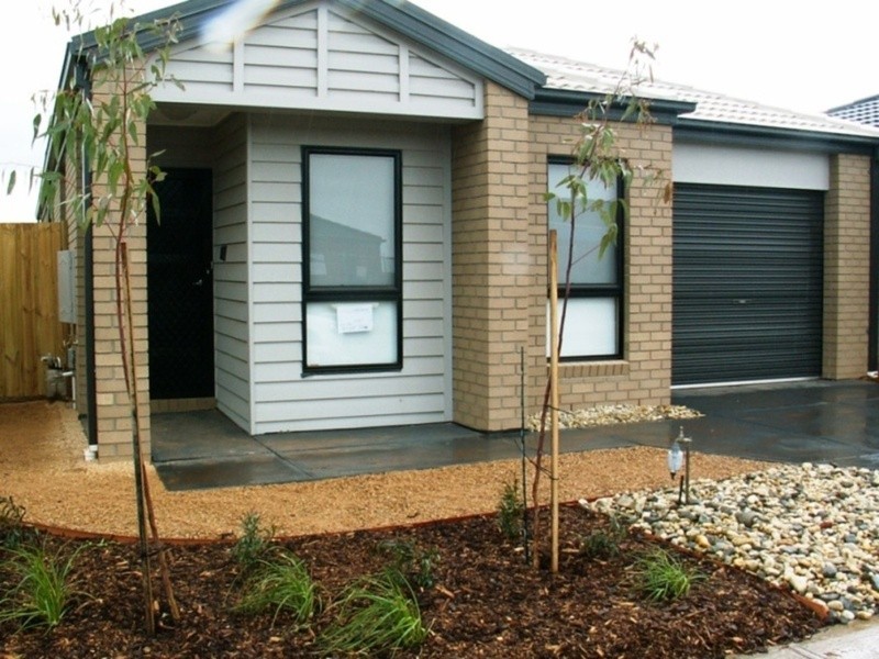 33 Peterpan Crescent, Kurunjang VIC 3337