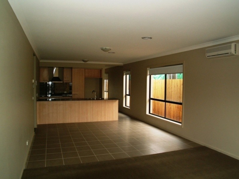 33 Peterpan Crescent, Kurunjang VIC 3337
