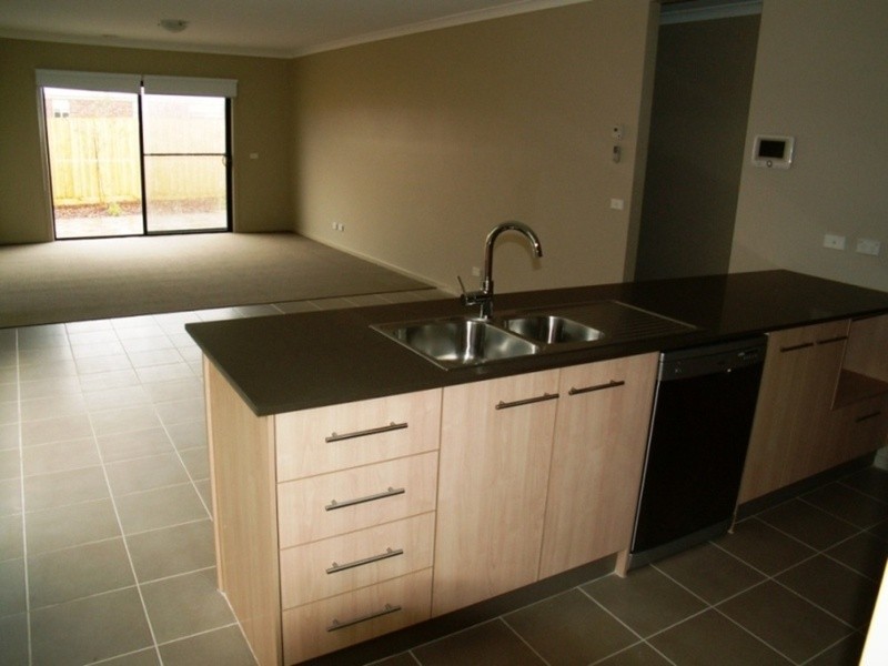 33 Peterpan Crescent, Kurunjang VIC 3337
