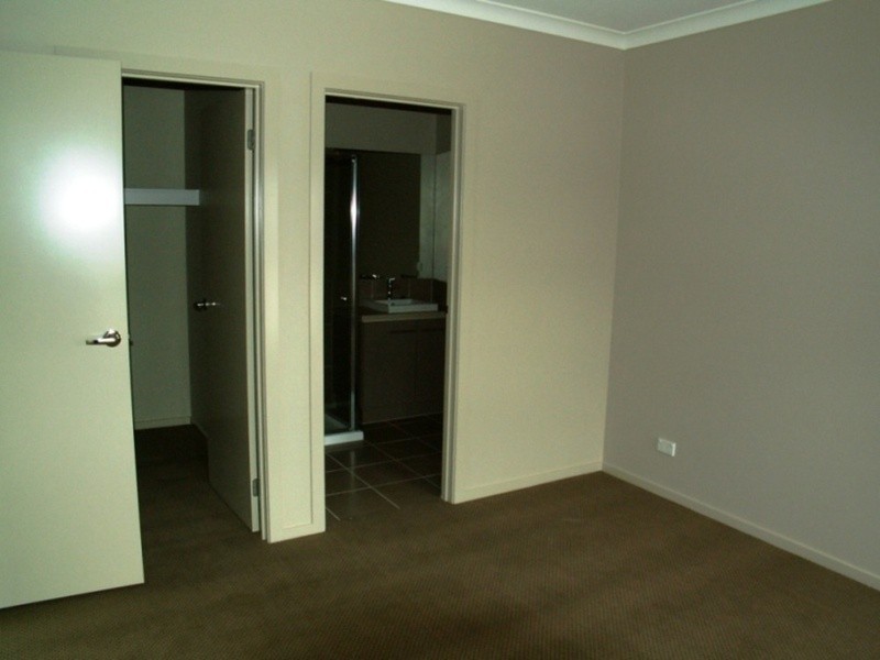 33 Peterpan Crescent, Kurunjang VIC 3337