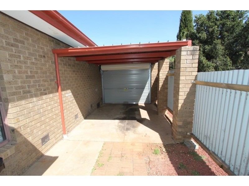 4/7 Raymond Street, Melton VIC 3337