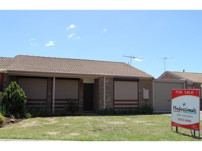 2/58 Andrew Street, Melton South VIC 3338
