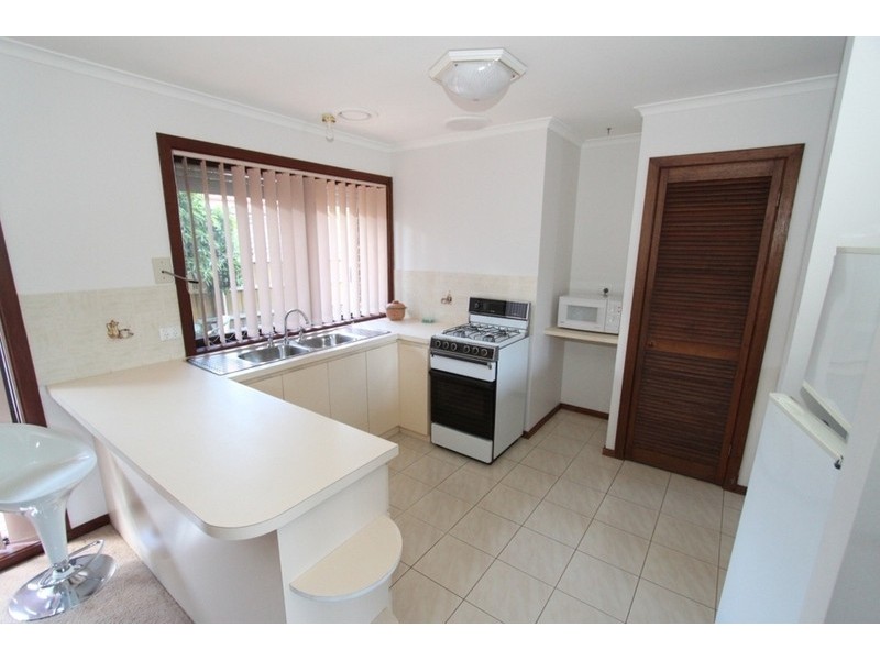 2/58 Andrew Street, Melton South VIC 3338