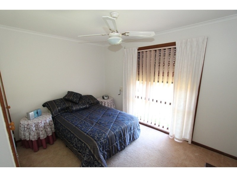 2/58 Andrew Street, Melton South VIC 3338