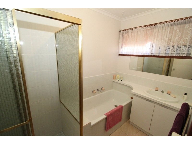 2/58 Andrew Street, Melton South VIC 3338