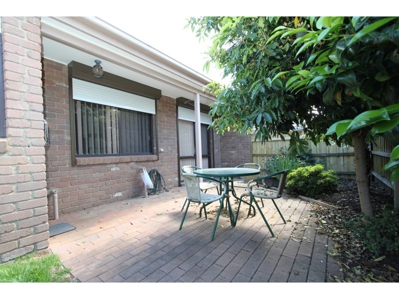 2/58 Andrew Street, Melton South VIC 3338
