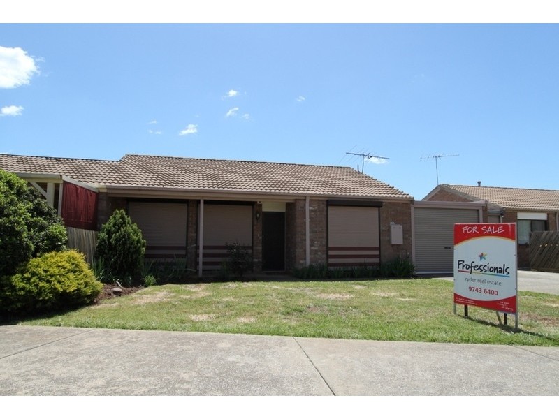 2/58 Andrew Street, Melton South VIC 3338