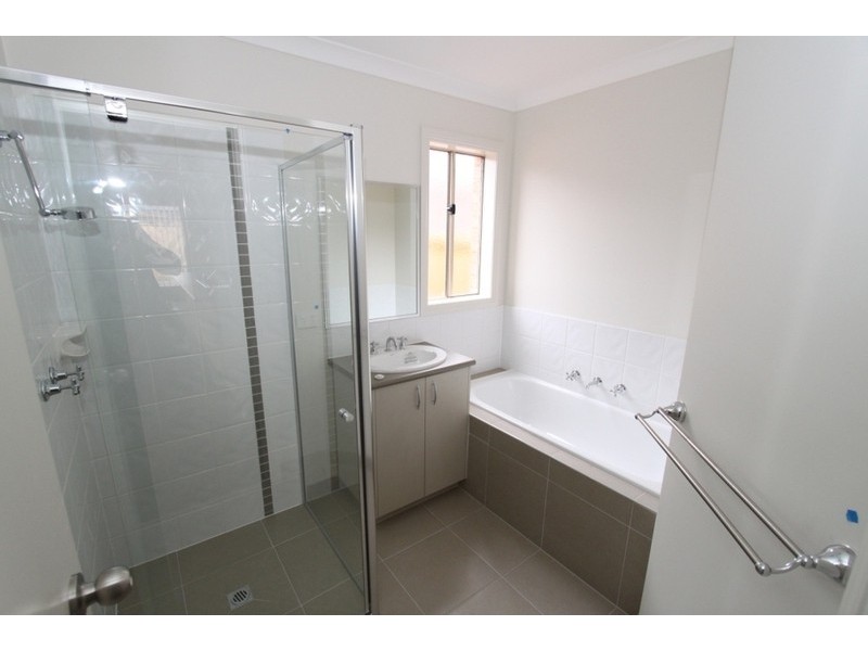 28 Barleygrass Crescent, Brookfield VIC 3338