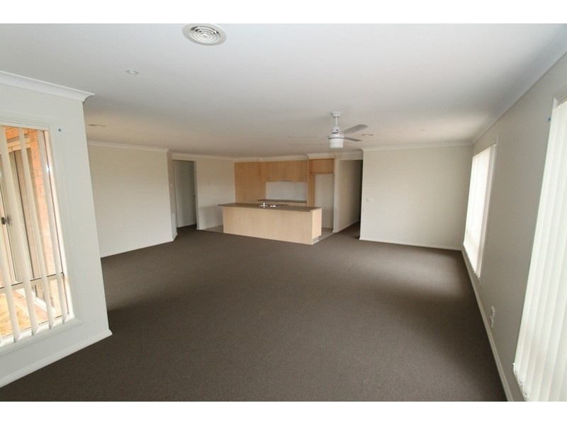28 Barleygrass Crescent, Brookfield VIC 3338