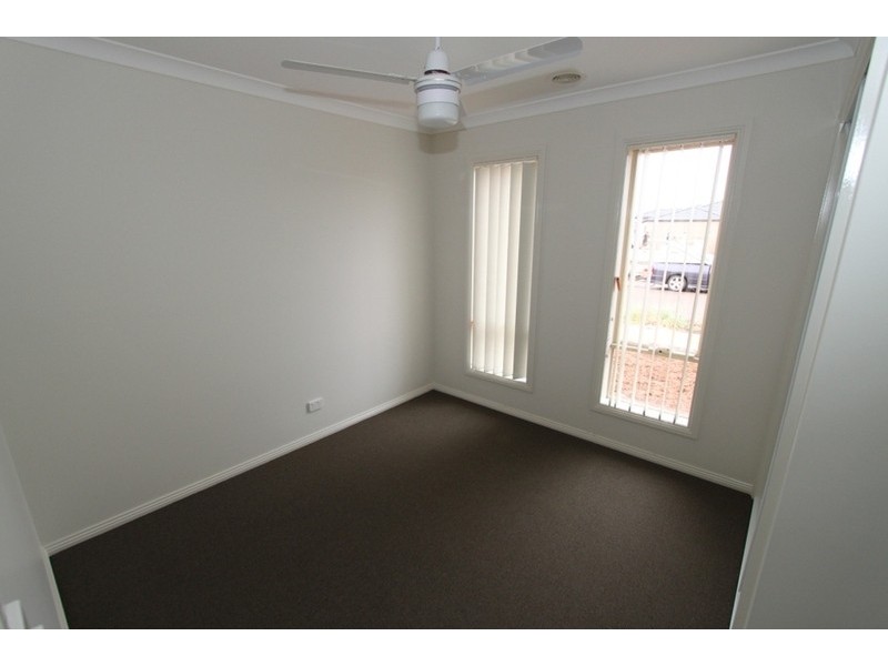 28 Barleygrass Crescent, Brookfield VIC 3338
