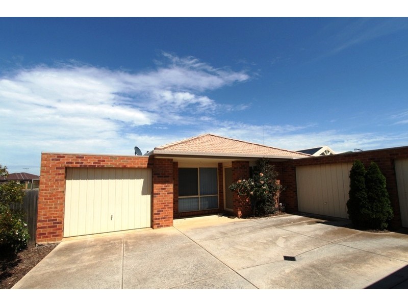 2/7 Belinda Close, Melton VIC 3337