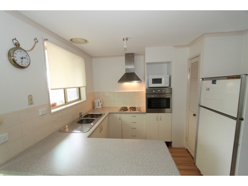 2/44a Palmerston Street, Melton VIC 3337