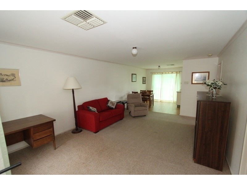 2/44a Palmerston Street, Melton VIC 3337