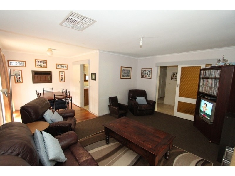 30 Riddle Drive, Melton VIC 3337