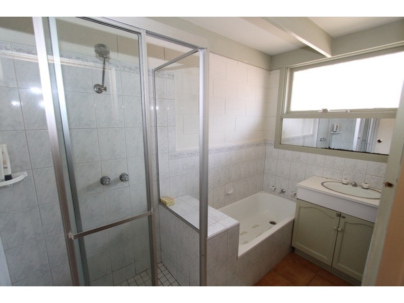 6 Hornbuckle Close, Melton VIC 3337