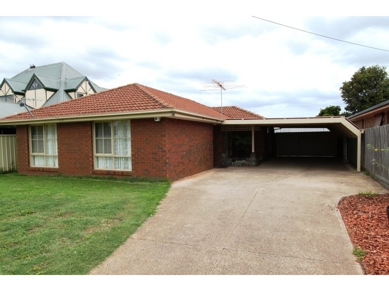 4 Kevin Court, Melton South VIC 3338