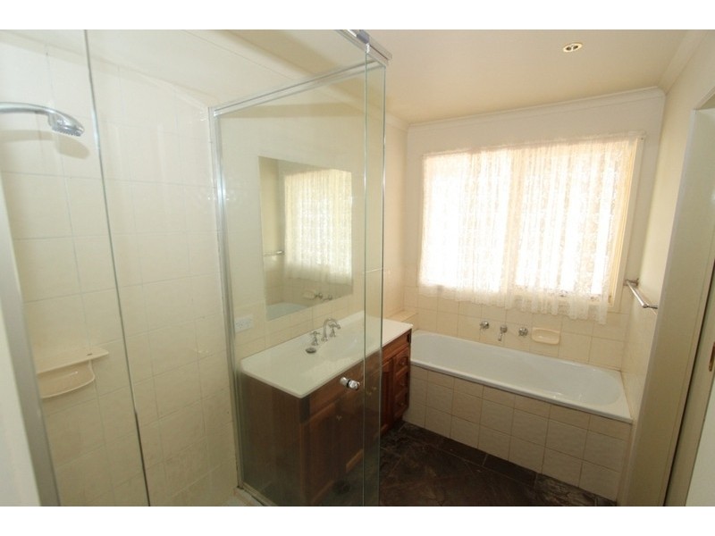 4 Kevin Court, Melton South VIC 3338