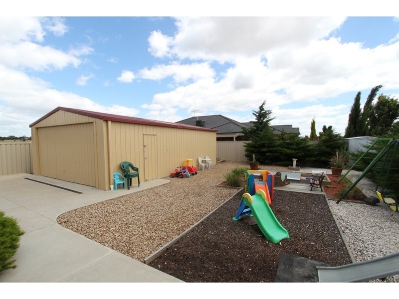 48 Meadow Glen Drive, Melton West VIC 3337