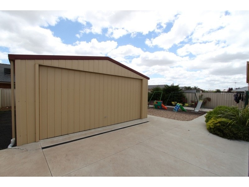 48 Meadow Glen Drive, Melton West VIC 3337